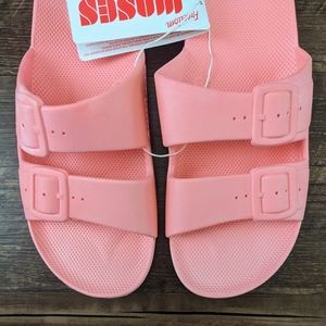 NWT Freedom Moses Sandals